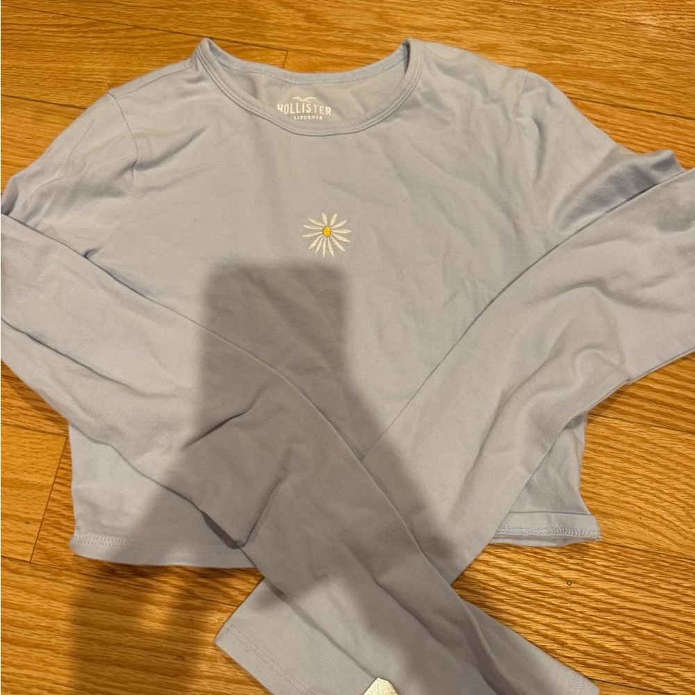 Hollister Pale Blue Long Sleeve Cropped Tee with Daisy